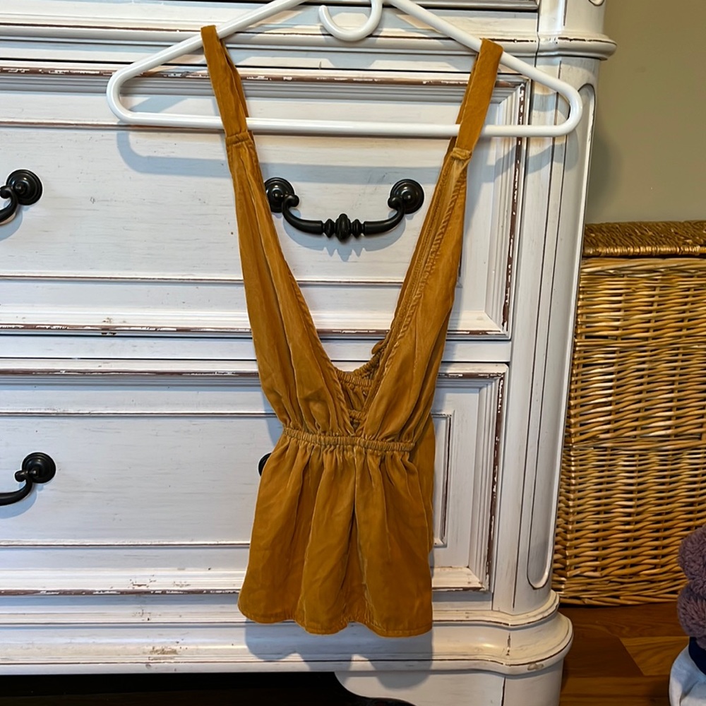Cross in the back crop top